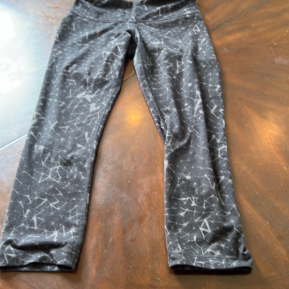 Lululemon capri leggings, black constellation print, size 4
